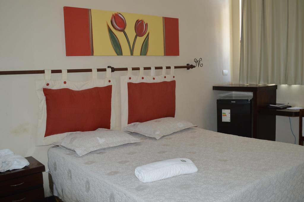 Hotel Monte Rey Montes Claros Oda fotoğraf
